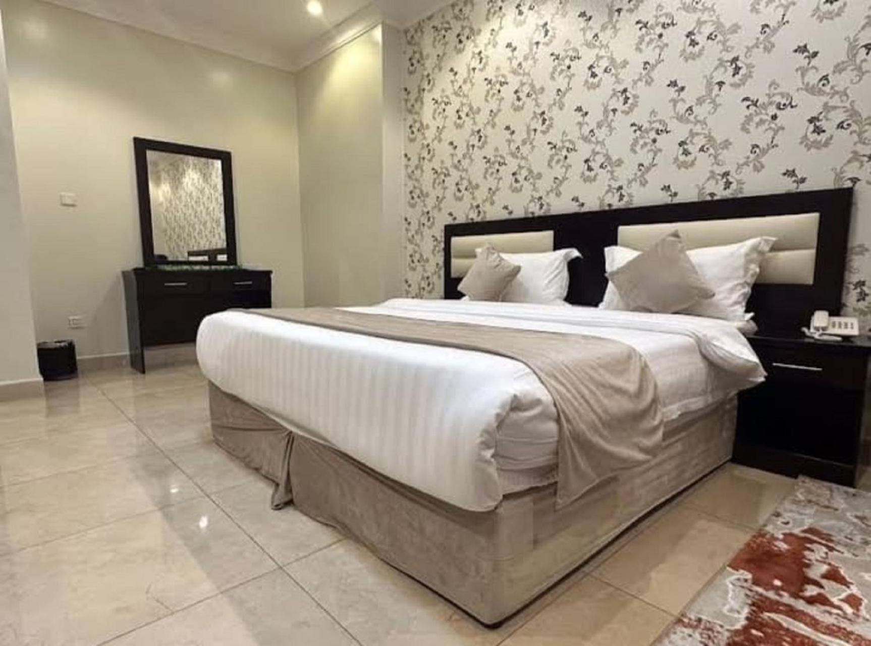 Al Jawharuha Al Bayda Serviced *